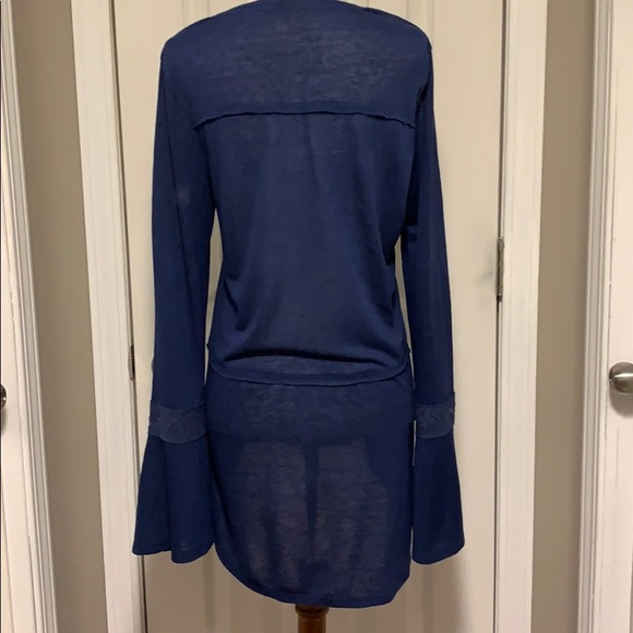 navy blue blouse with bell sleeves - Picture 5 of 8